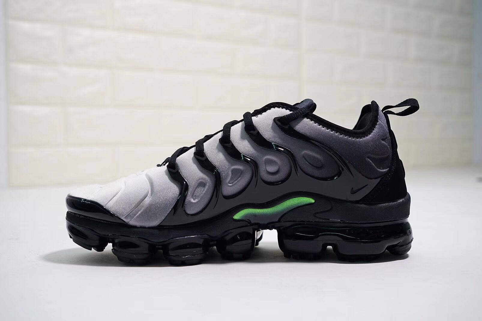 Nike Air Vapormax Plus TM (Black Grey) – minniestorrr