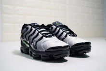 Load image into Gallery viewer, Nike Air Vapormax Plus TM (Black Grey)